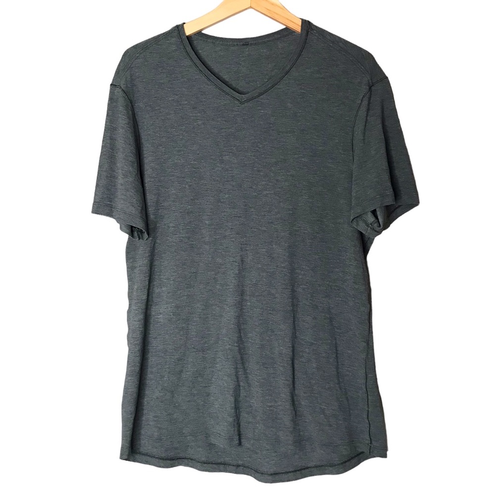 Lululemon Tee Short Sleeve V-neck T-shirt Grey ESTIMATED Men’s Medium